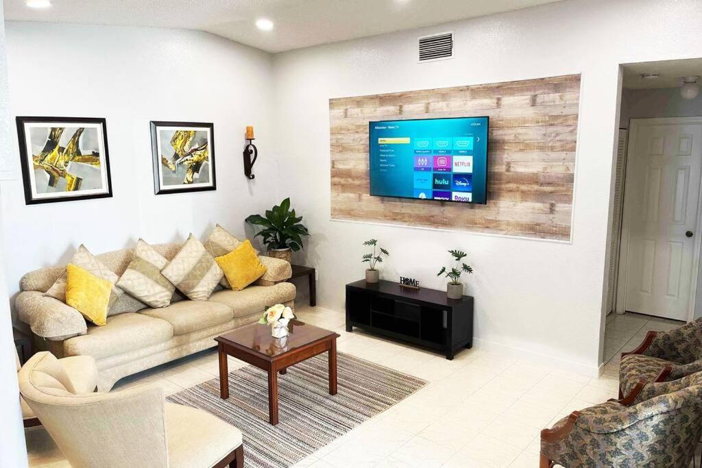 Amazing & Cozy Duplex Near Zoo Miami !ヴィラ エクステリア 写真