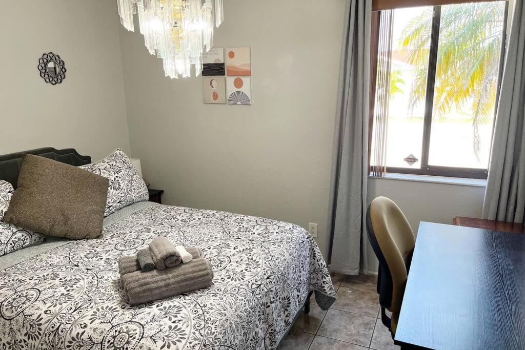 Amazing & Cozy Duplex Near Zoo Miami !ヴィラ エクステリア 写真