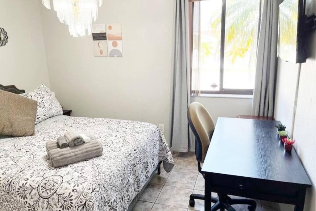 Amazing & Cozy Duplex Near Zoo Miami !ヴィラ エクステリア 写真