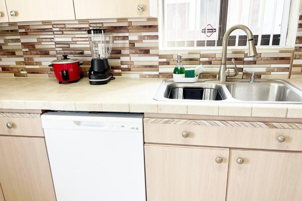 Amazing & Cozy Duplex Near Zoo Miami !ヴィラ エクステリア 写真