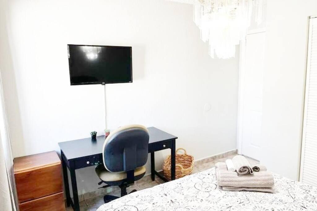 Amazing & Cozy Duplex Near Zoo Miami !ヴィラ エクステリア 写真