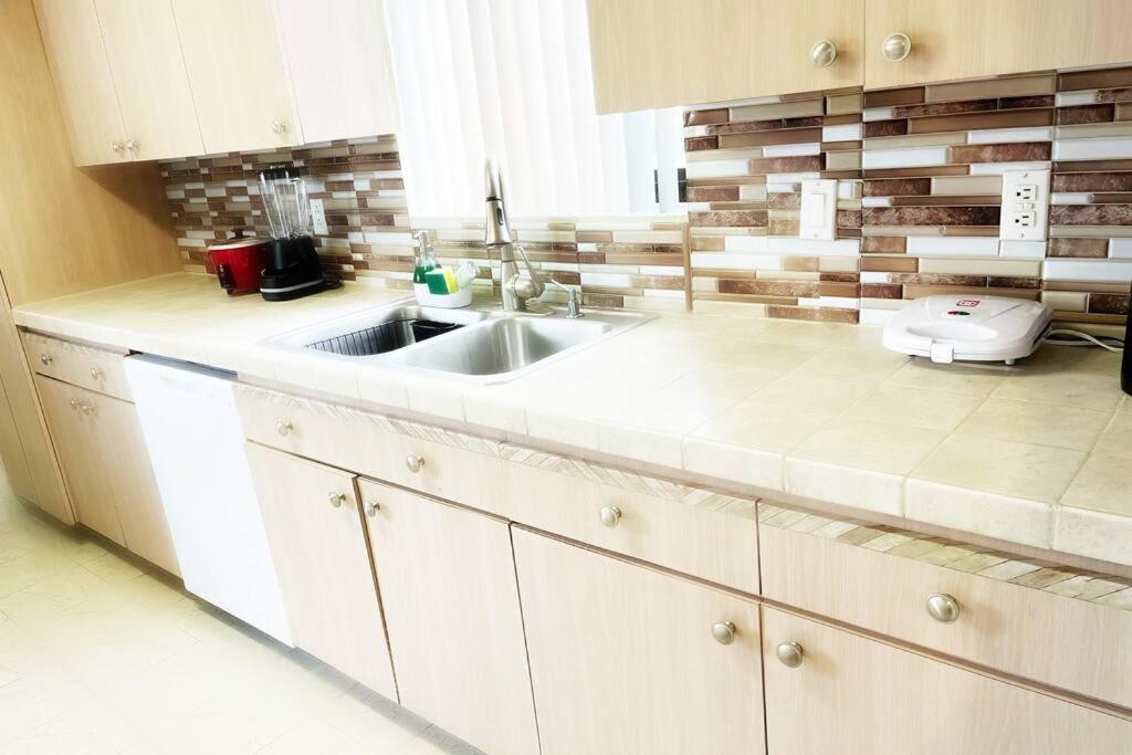Amazing & Cozy Duplex Near Zoo Miami !ヴィラ エクステリア 写真