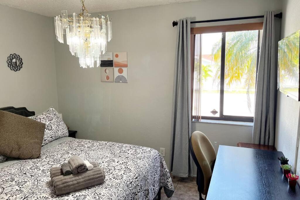 Amazing & Cozy Duplex Near Zoo Miami !ヴィラ エクステリア 写真