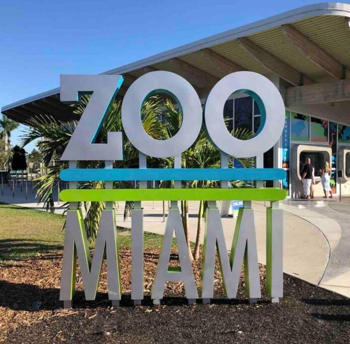 Amazing & Cozy Duplex Near Zoo Miami !ヴィラ エクステリア 写真